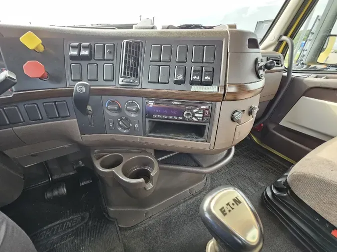 2018 VOLVO VNL64T300