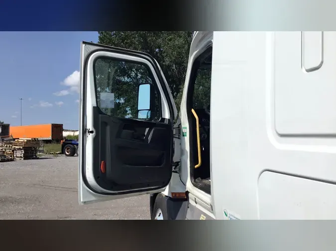 2023 Freightliner Cascadia 126