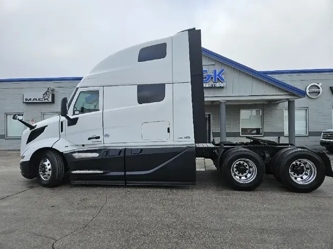 2025 VOLVO VNL64T860