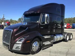 2021 VOLVO VNL860