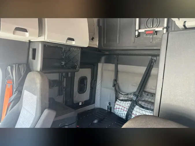 2021 Freightliner Cascadia 126