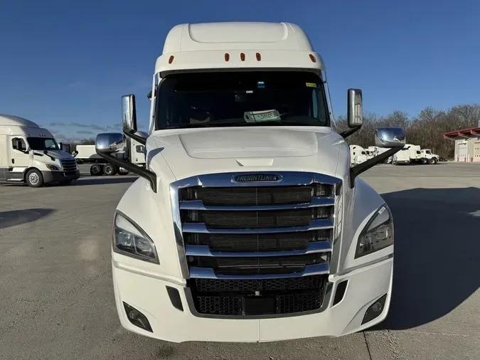 2024 Freightliner Cascadia&reg; Sleeper Cab 126" BBC 72" RR