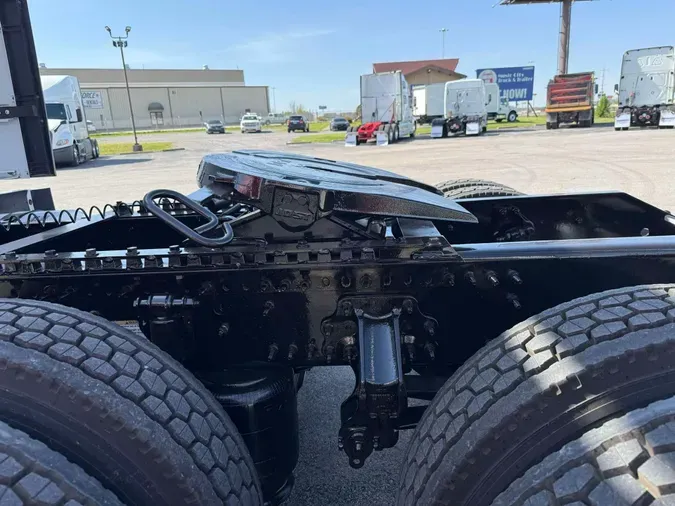 2023 VOLVO VNL64T760