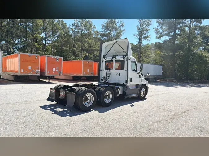 2020 Freightliner Cascadia 126