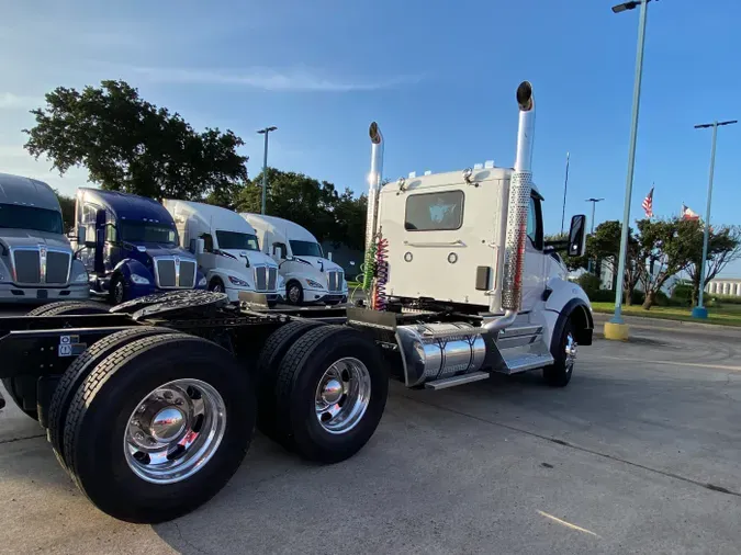2026 Kenworth T880