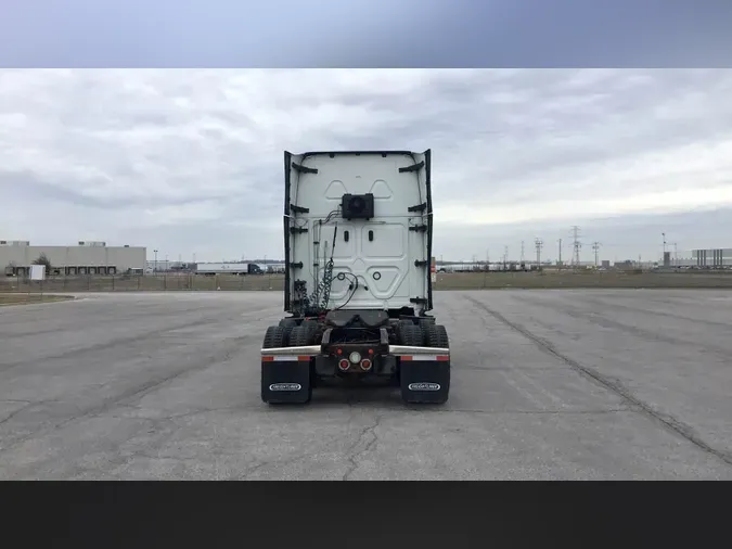 2022 Freightliner Cascadia 126