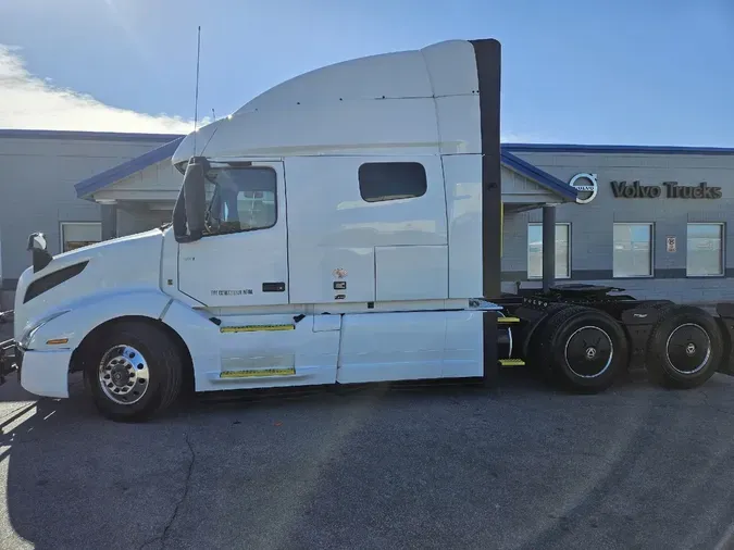 2022 VOLVO VNL64T740