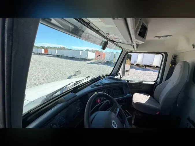 2019 Volvo VNL300