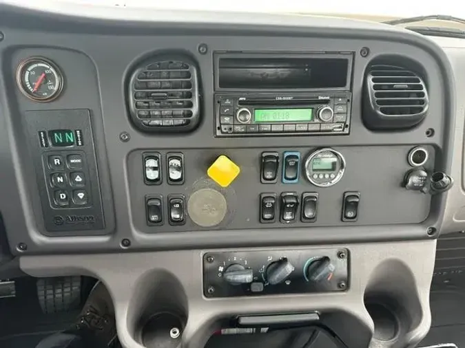 2018 Freightliner Business Class M2 106