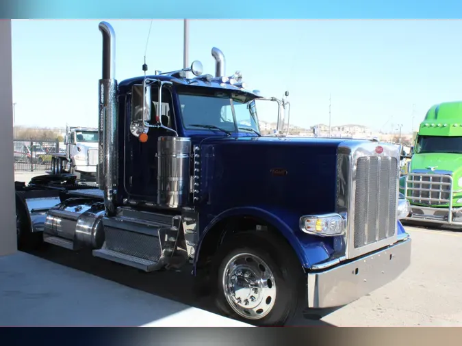 2023 Peterbilt 389