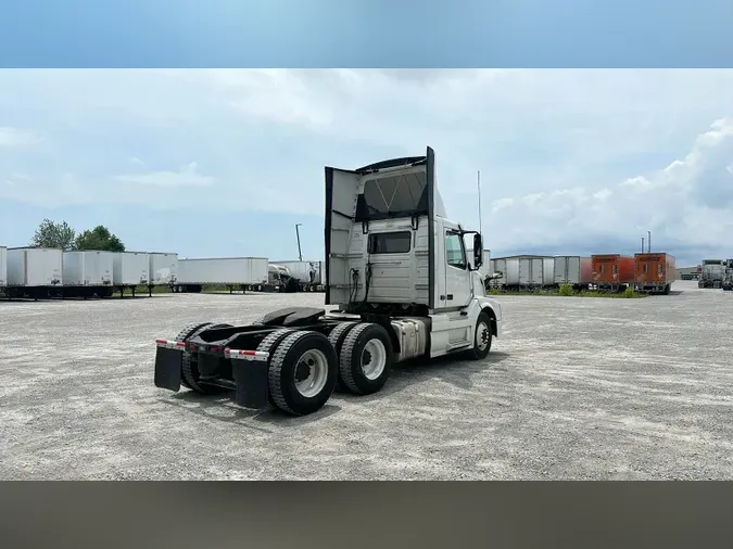 2017 Volvo VNL300