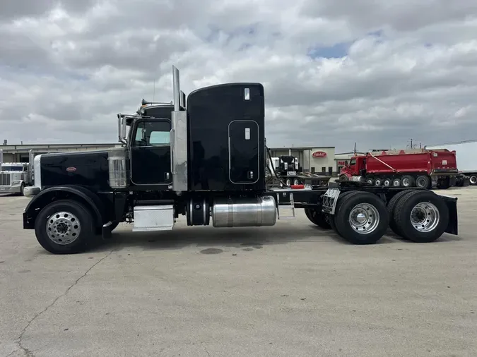 2020 Peterbilt 389
