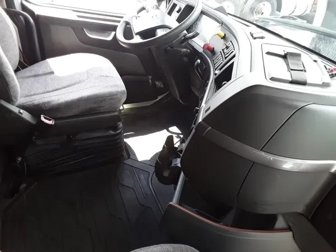 2020 VOLVO VNL64T-760