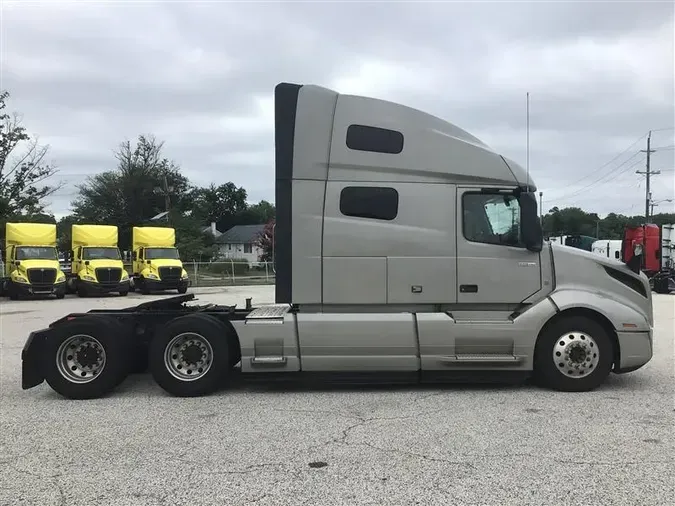 2022 VOLVO VNL760
