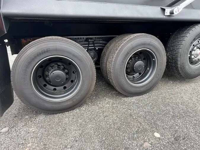2025 VOLVO VHD84F300