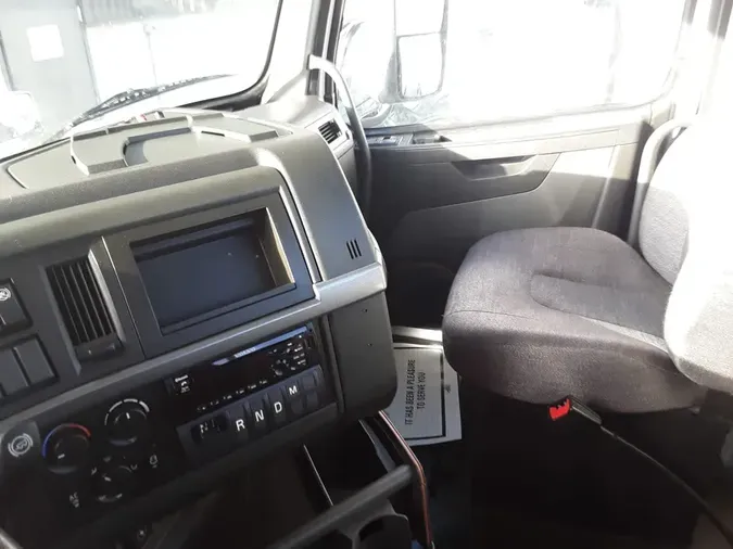 2019 VOLVO VNR42T 300