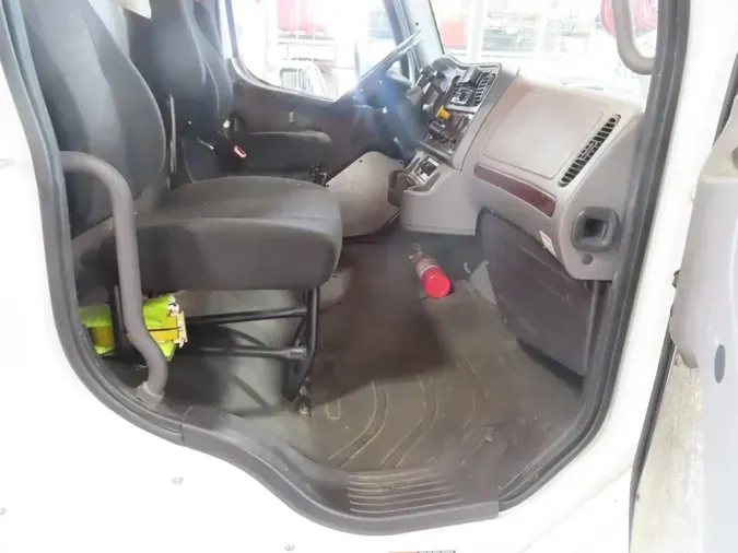 2018 FREIGHTLINER M2 106