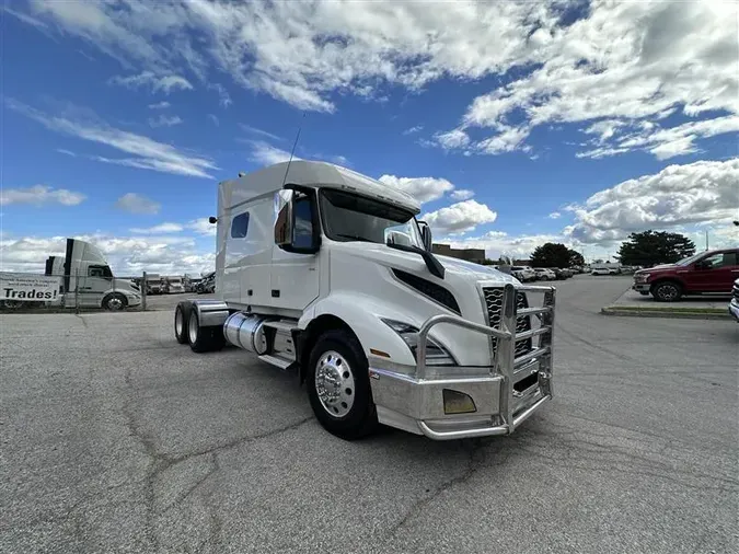 2019 VOLVO VNL740