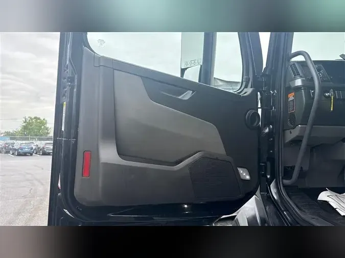 2020 VOLVO VNL860