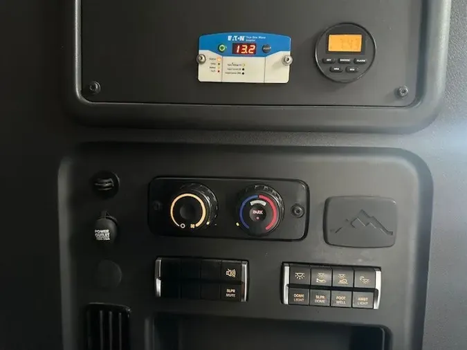 2021 FREIGHTLINER Cascadia 126