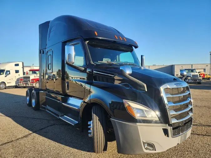 2019 FREIGHTLINER Cascadia 126