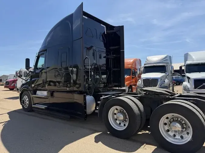 2020 FREIGHTLINER CASCADIA 126