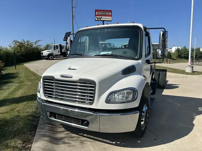 2019 Freightliner M2 106
