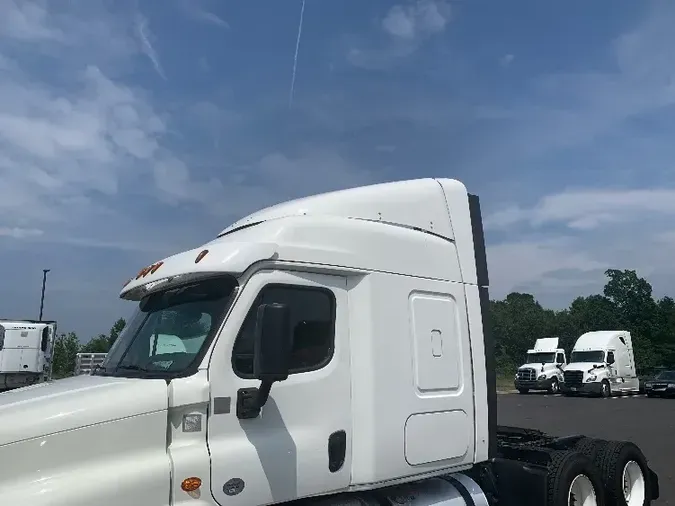 2018 Freightliner X12564ST