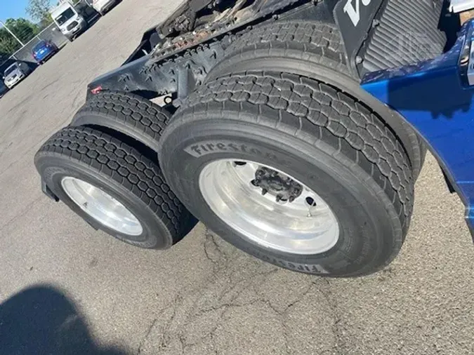 2021 VOLVO VNL64T760