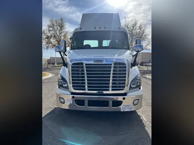 2017 FREIGHTLINER/MERCEDES CASCADIA 113