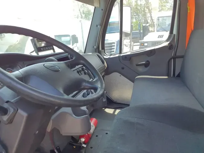 2017 FREIGHTLINER M2 106