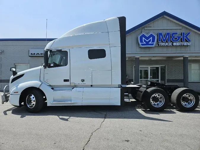 2023 VOLVO VNL64T740