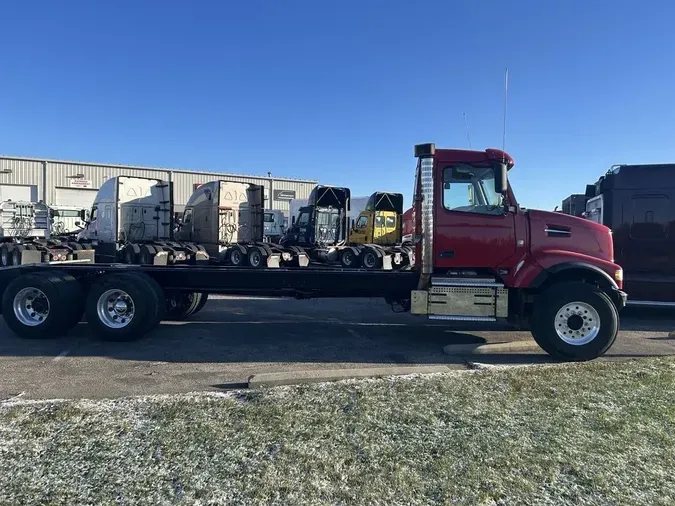 2018 Volvo VHD64B200