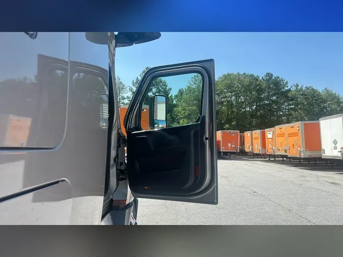 2023 Freightliner Cascadia 126350f4c0a7b8d3d46dd29f078ef71ce6c