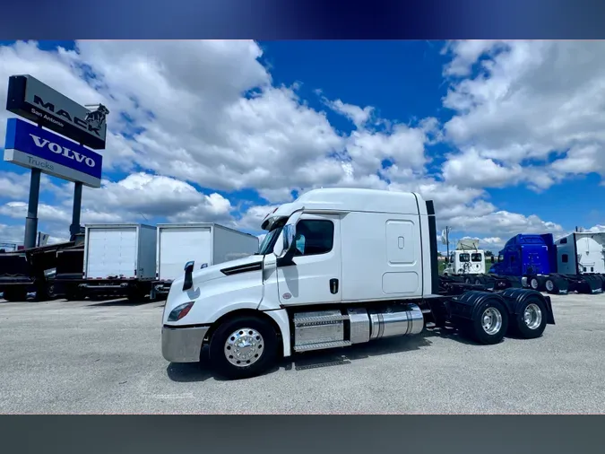 2021 FREIGHTLINER CASCADIA 126