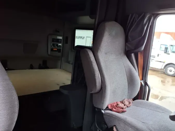 2019 NAVISTAR INTERNATIONAL LT625 SLPR CAB