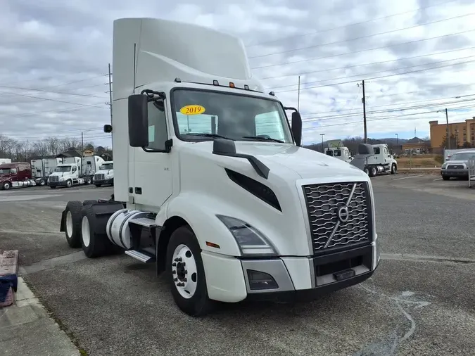 2019 VOLVO VNL64T-300