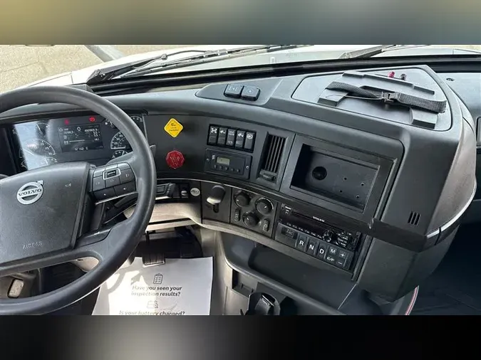 2020 VOLVO VNR640