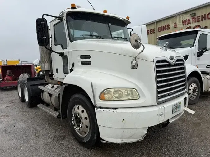 2004 MACK VISION CX613