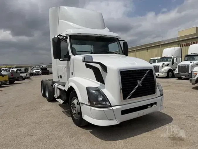 2013 VOLVO VNL64T300