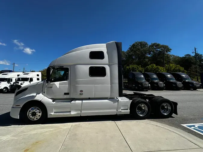 2022 Volvo VNL64T860