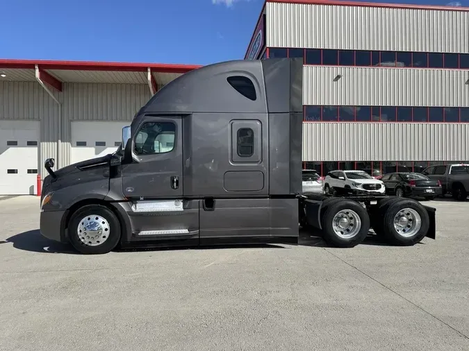 2024 Freightliner CASCADIA 126