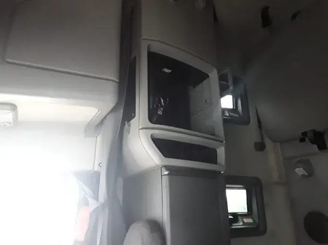 2019 VOLVO VNL64T-760