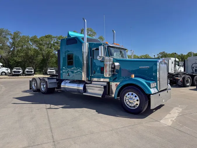 2024 KENWORTH W900L