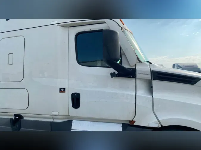 2023 Freightliner Cascadia 126