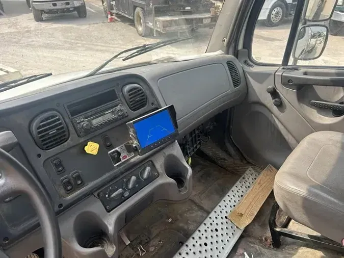 2012 FREIGHTLINER BUSINESS CLASS M2 106