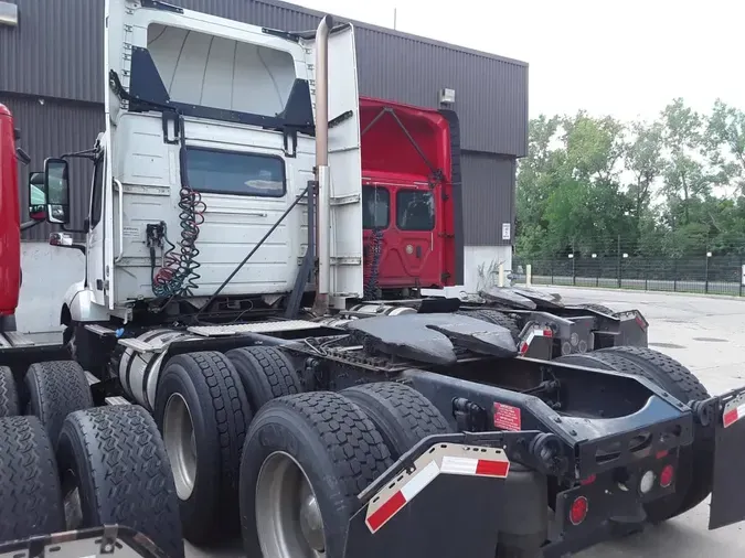 2019 VOLVO VNL64T-300
