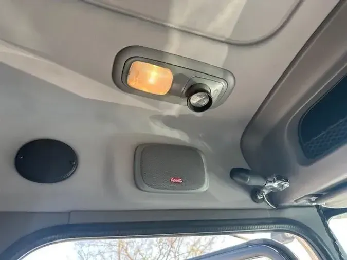 2021 Peterbilt 389