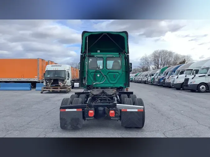 2020 Freightliner Cascadia 126