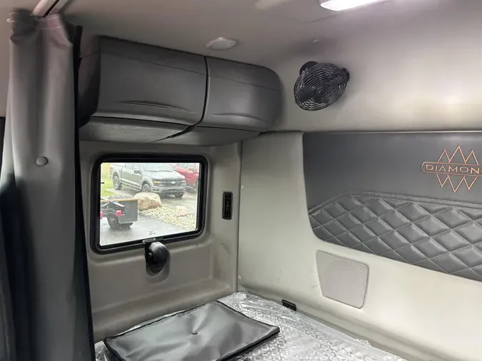 2023 International HX620 Sleeper